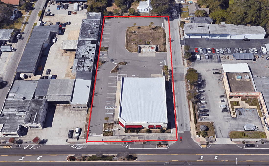 Vacant Store, Tarpon Springs, FL